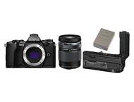 Mirrorless Olympus OM-D E-M5 Mark II с ED 14-150mm f/4-5.6 II