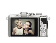 Mirrorless Olympus Pen E-PL7 с обектив ED 14‑42mm f/3.5-5.6 EZ
