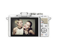 Mirrorless Olympus Pen E-PL7 с обектив ED 14‑42mm f/3.5-5.6 EZ