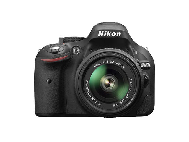 DSLR Nikon D5200 с обектив 18-55mm f/3.5-5.6G VR II