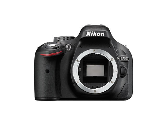 DSLR Nikon D5200 с обектив 18-300mm f/3.5-6.3G ED VR