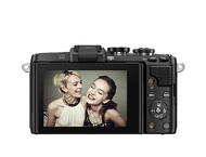 Mirrorless Olympus Pen E-PL7 с обективи 14‑42mm f/3.5‑5.6 II R и 45mm f/1.8