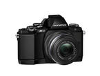 Mirrorless Olympus OM-D E-M10 с обективи 14‑42mm II R и 45mm f/1.8