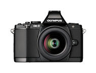 Mirrorless Olympus O-MD E-M5 с обективи ED 12‑50mm EZ и 45mm f/1.8