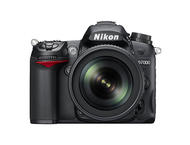 DSLR Nikon D7000 с обектив 18-105mm ED VR и светкавица Sigma EF-610 DG ST
