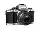 Mirrorless Olympus OM-D E-M10 с обективи 14‑42mm II R и 45mm f/1.8