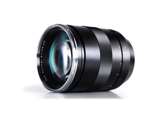 DSLR обективи Zeiss APO Sonnar T* 135mm f/2 ZE