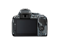 DSLR Nikon D5300 с обективи 18-55mm VR II и 18-300mm ED VR