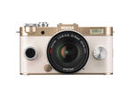 Mirrorless Pentax Q-S1 с обектив 5-15mm f/2.8-4.5